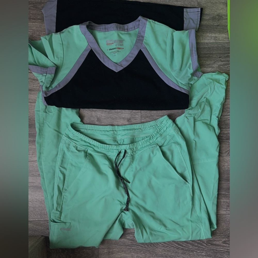 Greys anatomy scrub set.